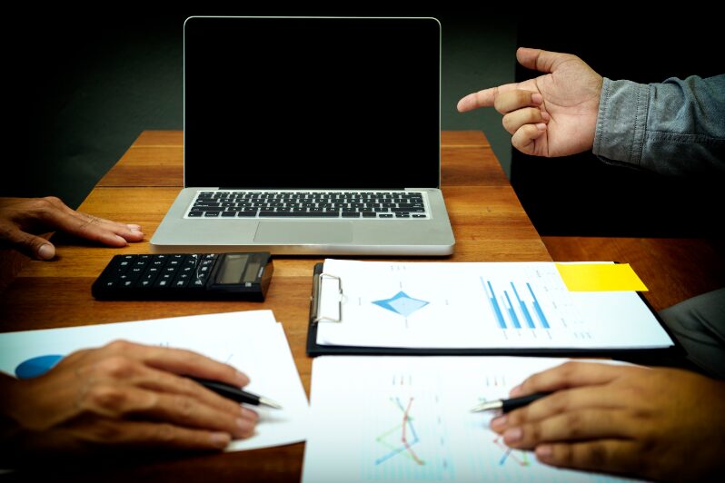 conventional accounting vs tailored accounting software