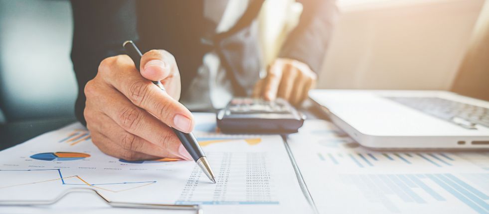 كيف تختبر جاهزية البيانات والعمليات قبل التطبيق الإلزامي في دولة الإمارات؟