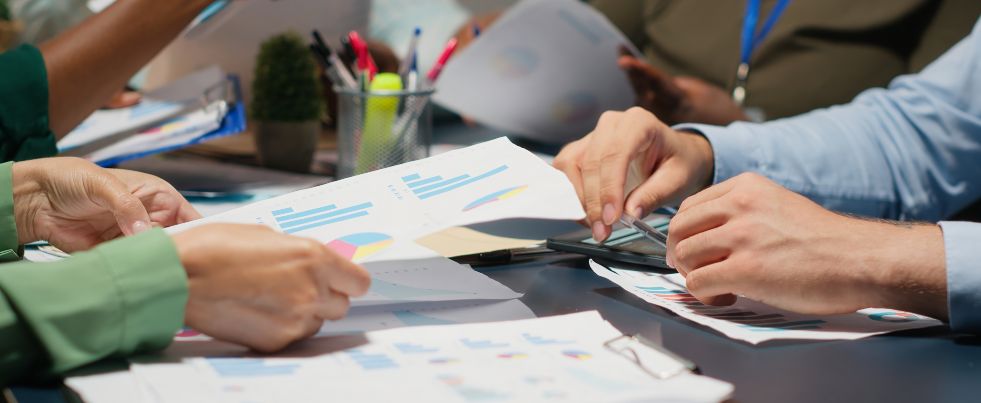 الخروج من نطاق الضريبة التكميلية وقاعدة السنوات الخمس